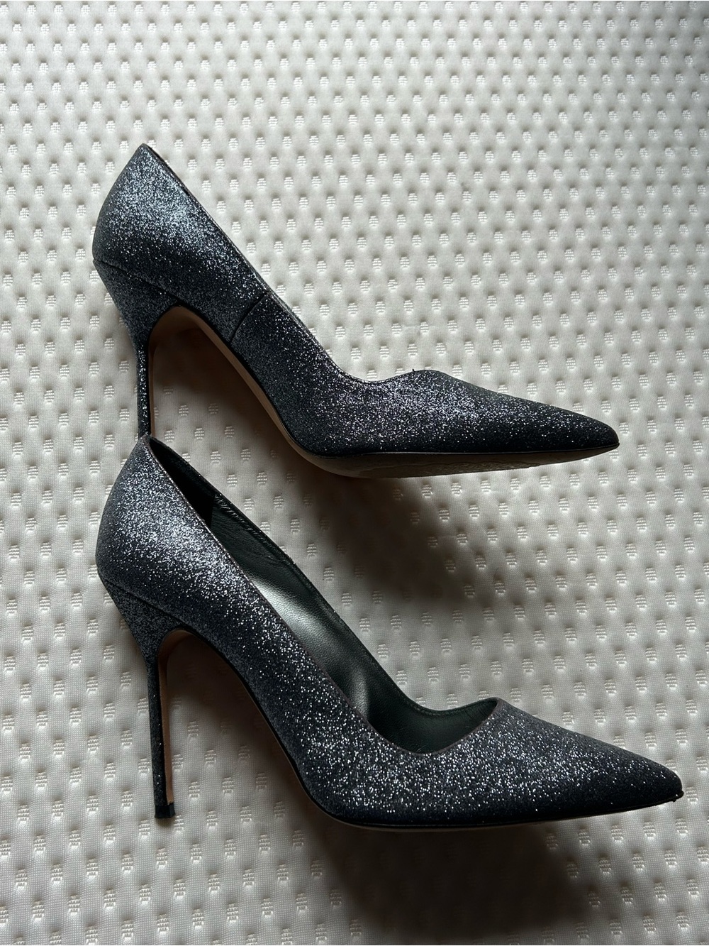 Manolo Blahnik BB 105 Anthracite Glitter Pointed Toe Pumps IT 38 US 8